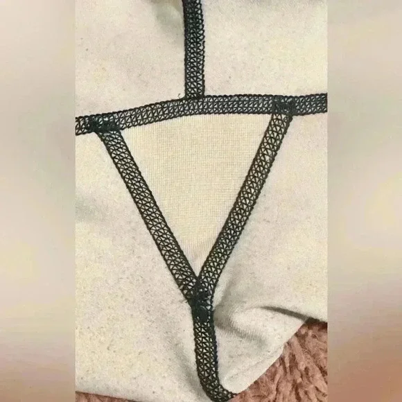 Lululemon Leggings in Black and White (Women's Size 6) - Picture 8 of 10